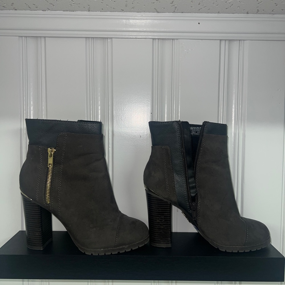 Juicy Couture gray heeled zipper ankle boots sz 6.5